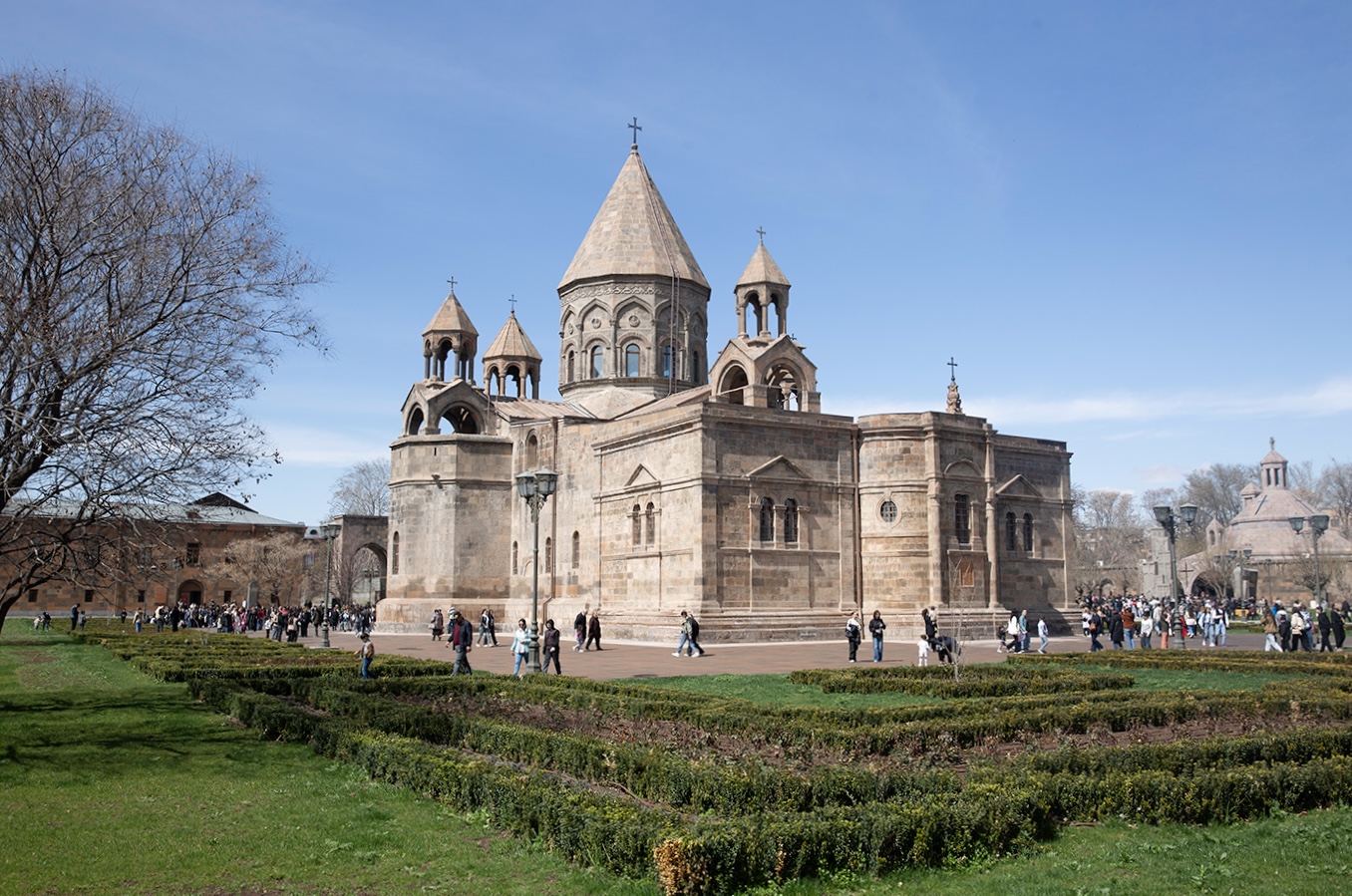 PRIMATE CELEBRATES DIVINE LITURGY ON FEAST OF HOLY ETCHMIADZIN 