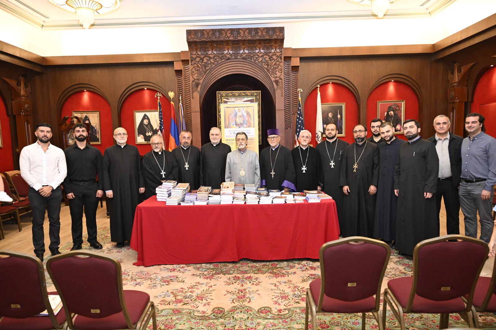 ԲԱՐՁՐԱՇՆՈՐՀ Տ. ՅՈՎՆԱՆ ԱՐՔ. ՏԷՐՏԷՐԵԱՆ ՆԱԽԱԳԱՀԵՑ ԲԱՐԵՇՆՈՐՀ ԳԷՈՐԳ ՍԱՐԿԱՒԱԳ ԳԷՈՐԳԵԱՆԻ ՀԵՂԻՆԱԿԱԾ ԳԻՐՔԵՐՈՒ ՇՆՈՐՀԱՆԴԷՍԻՆ