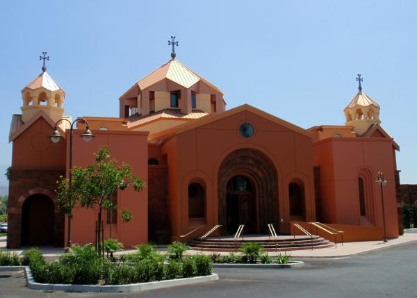 ՄԵԾ ԵՂԵՌՆԻ ԶՈՀԵՐՈՒ ՅԻՇԱՏԱԿԻՆ ՆՈՒԻՐՈՒԱԾ ԳՐԱԿԱՆ-ԵՐԱԺՇՏԱԿԱՆ ՀԱՆԴԻՍՈՒԹԻՒՆ  ՍՐԲՈՑ ՂԵՒՈՆԴԵԱՆՑ ՄԱՅՐ ՏԱՃԱՐԻՆ ՄԷՋ