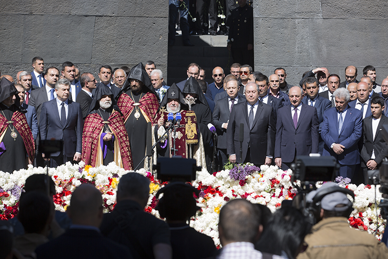 Հայոց Ցեղասպանութեան սուրբ նահատակների ոգեկոչման արարողութիւնները Ծիծեռնակաբերդի յուշահամալիրում եւ Մայր Աթոռ Ս. Էջմիածնում