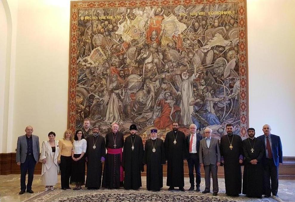 Ամենայն Հայոց Կաթողիկոսն ընդունեց «Եկեղեցին եւ ընտանիքը 21-րդ դարում. արժէքներ եւ մարտահրաւէրներ»  միջազգային համաժողովի մասնակիցներին