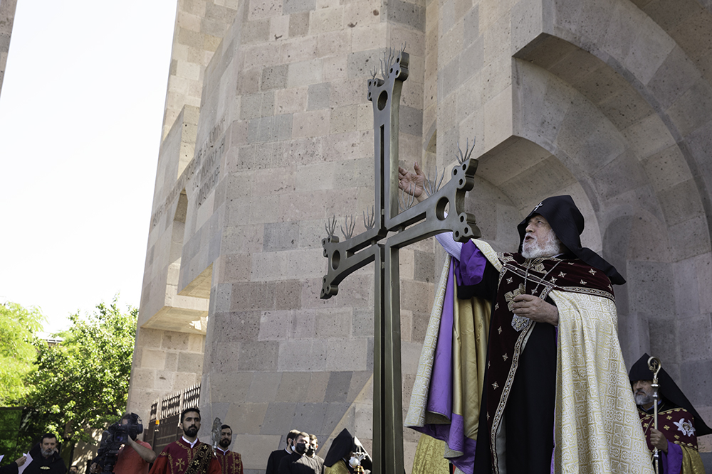 On the Feast of Holy Etchmiadzin the Cross of the Dome of the Mother See was Consecrated and Re-installed