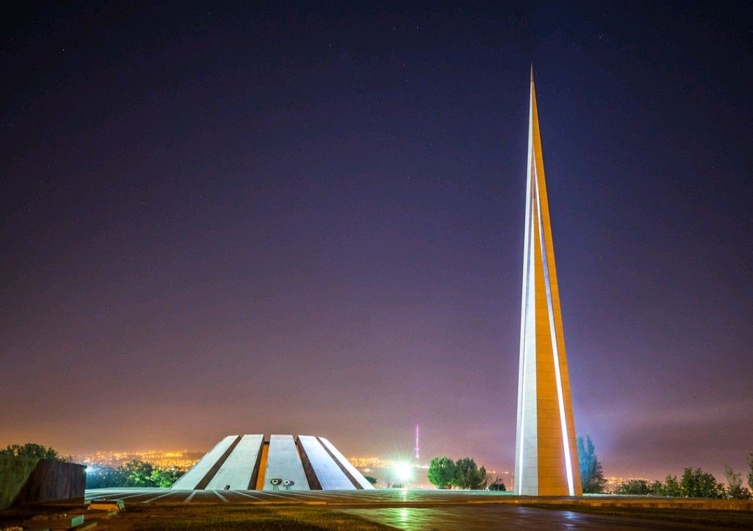 ԱՊՐԻԼ 24-Ի ՍՈՒՐԲ ՊԱՏԱՐԱԳԸ ՀՐԱՒԷՐ ԲԻՒՐԱՒՈՐ ՍՈՒՐԲ ՆԱՀԱՏԱԿՆԵՐՈՒ ՀԵՏ ՀԱՂՈՐԴՈՒԹԵԱՆ, ԿԵՆՍՈՒՆԱԿՈՒԹԵԱՆ ԵՒ ՅԱՐՈՒԹԵԱՆ