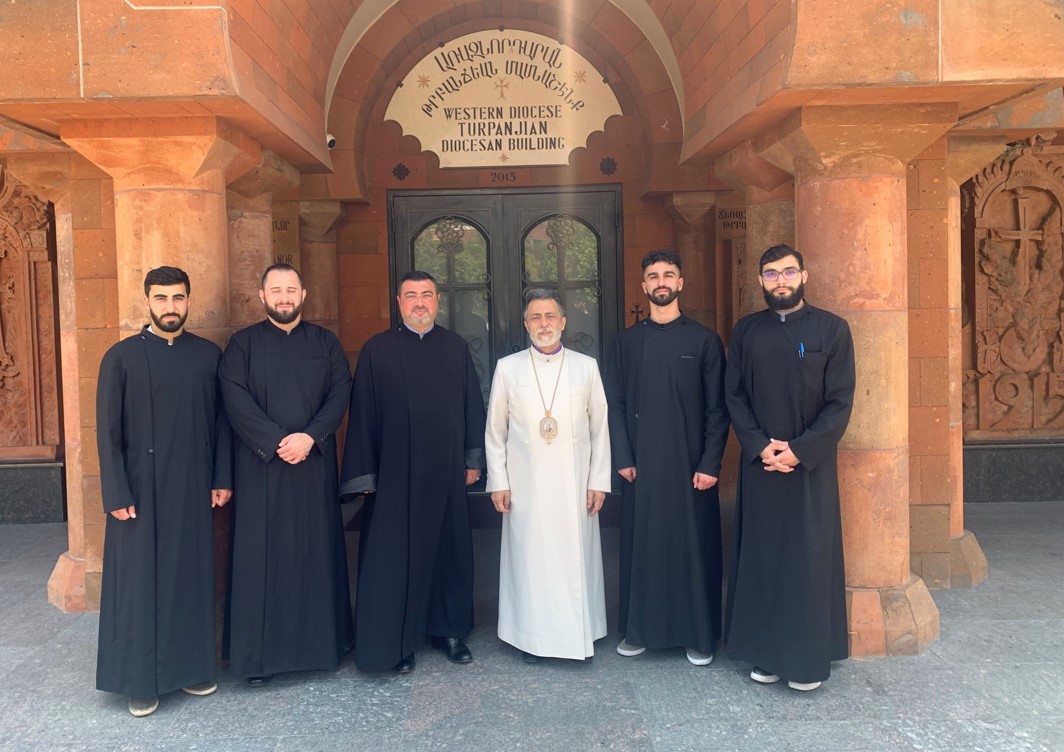 ԱՐԵՒՄՏԵԱՆ ԹԵՄԻ ՔԱՀԱՆԱՅՈՒԹԵԱՆ ԹԵԿՆԱԾՈՒՆԵՐՈՒ ԱՄԱՌՆԱՅԻ. ՈՒՂԵՒՈՐՈՒԹԻՒՆՆԵՐՆ ՈՒ ՍՏՆԱՁՆԱԾ ՊԱՇՏՕՆՆԵՐԸ