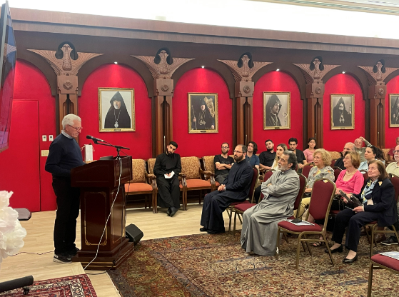 Առաջնորդարանի մէջ տեղի ունեցաւ Ռոնալդ Արթուր Ալթունի՝ “Monasteries and Churches of Ancient Armenia” ալբոմի ներկայացում-ցուցադրութիւնը