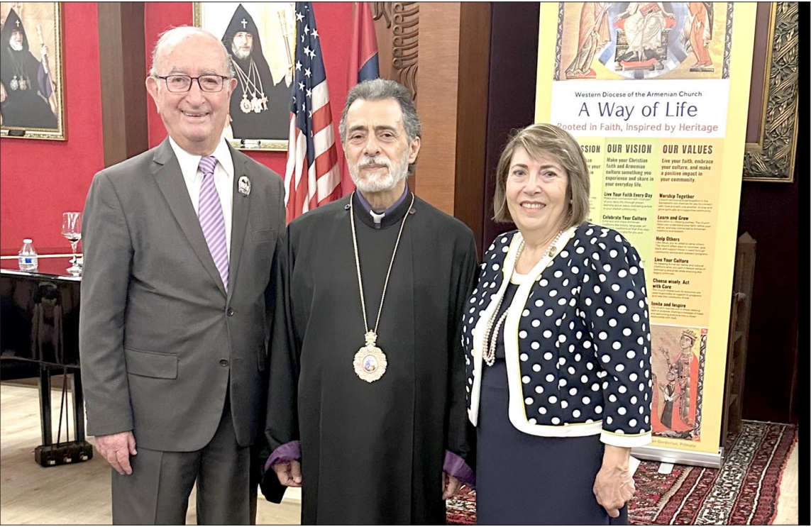 Առաջնորդ Յովնան Արք. Տէրտէրեանի Մեծարանքը՝ Գաբրիէլ Մոլոյեանին Ազգային-Հասարակական Գործունէութեան 70-Ամեակին Առթիւ (From Masis Weekly Newspaper)