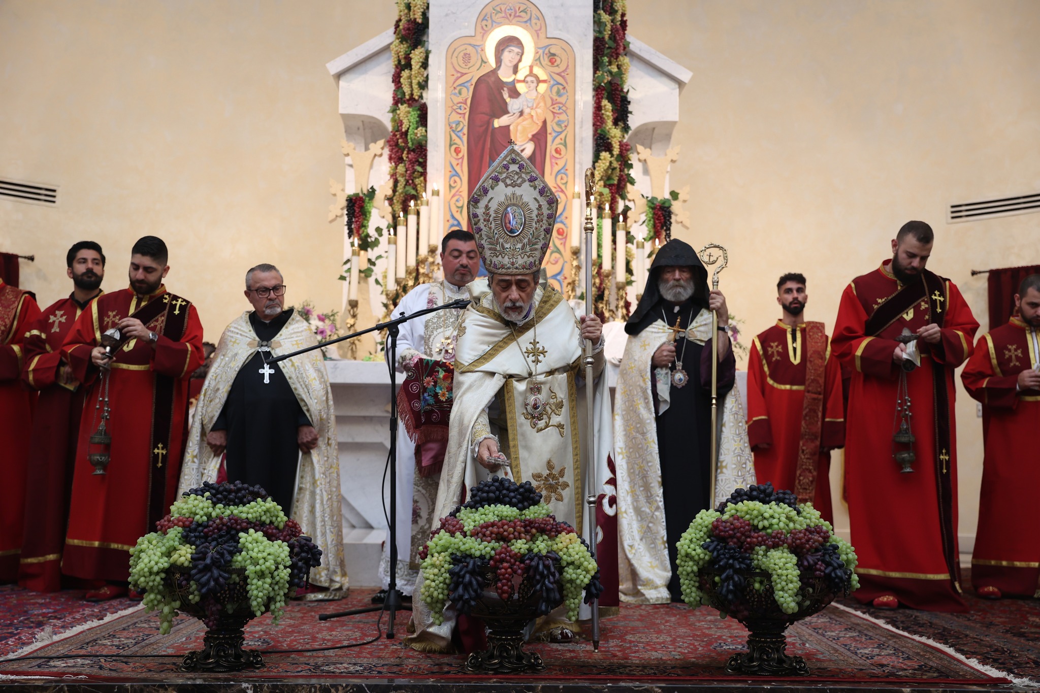 ԱՍՏՈՒԱԾԱՄԱՅՐԸ՝ ՁԵՐ ՀՈԳՈՒ ՊԱՏԿԵՐԸ