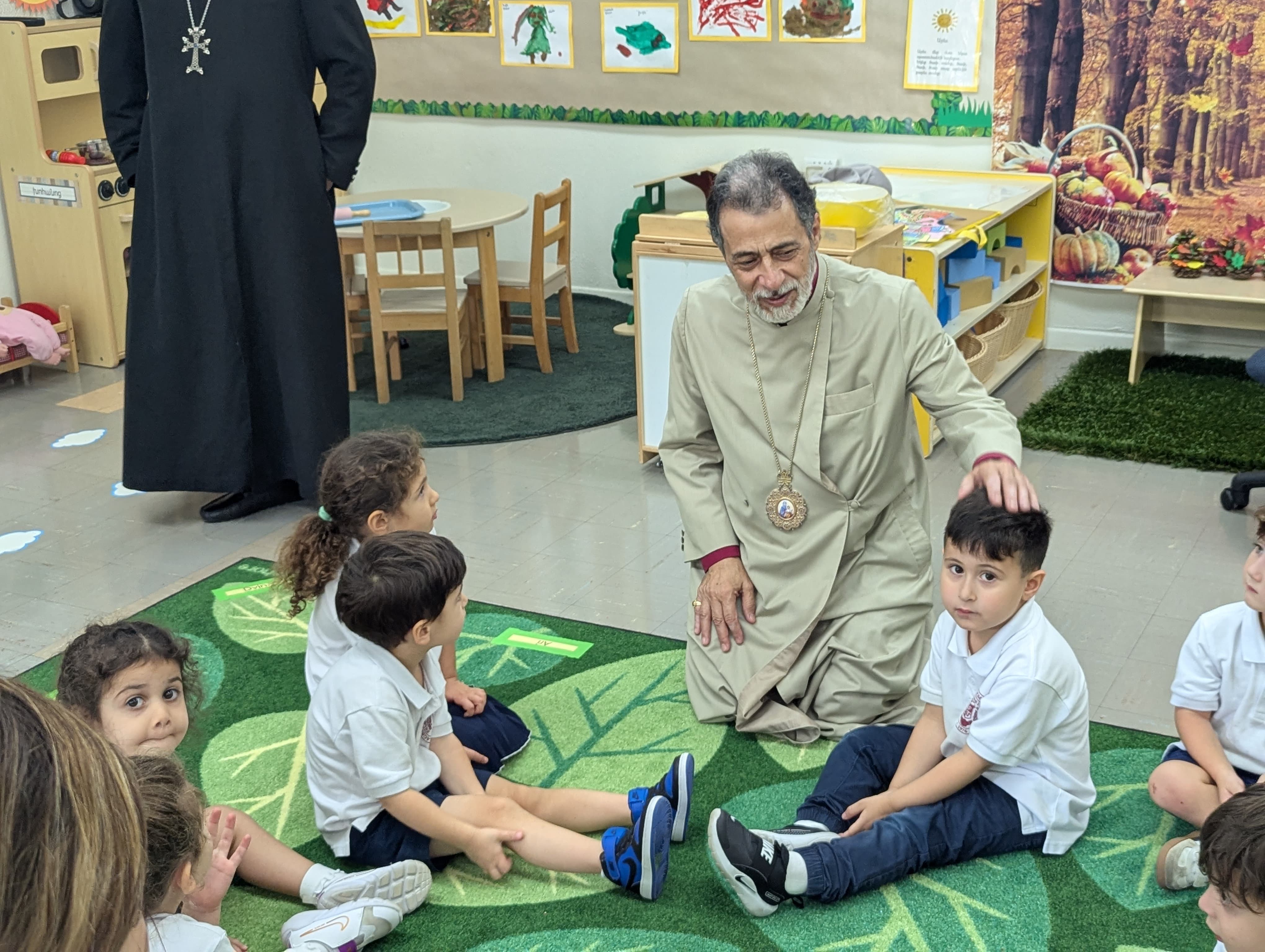 Արեւմտեան Թեմի Առաջնորդ Գերաշնորհ Տ. Յովնան Արք. Տէրտէրեան այցելեց Հ.Բ.Ը.Մ. Մանուկեան-Տէմիրճեան Վարժարան