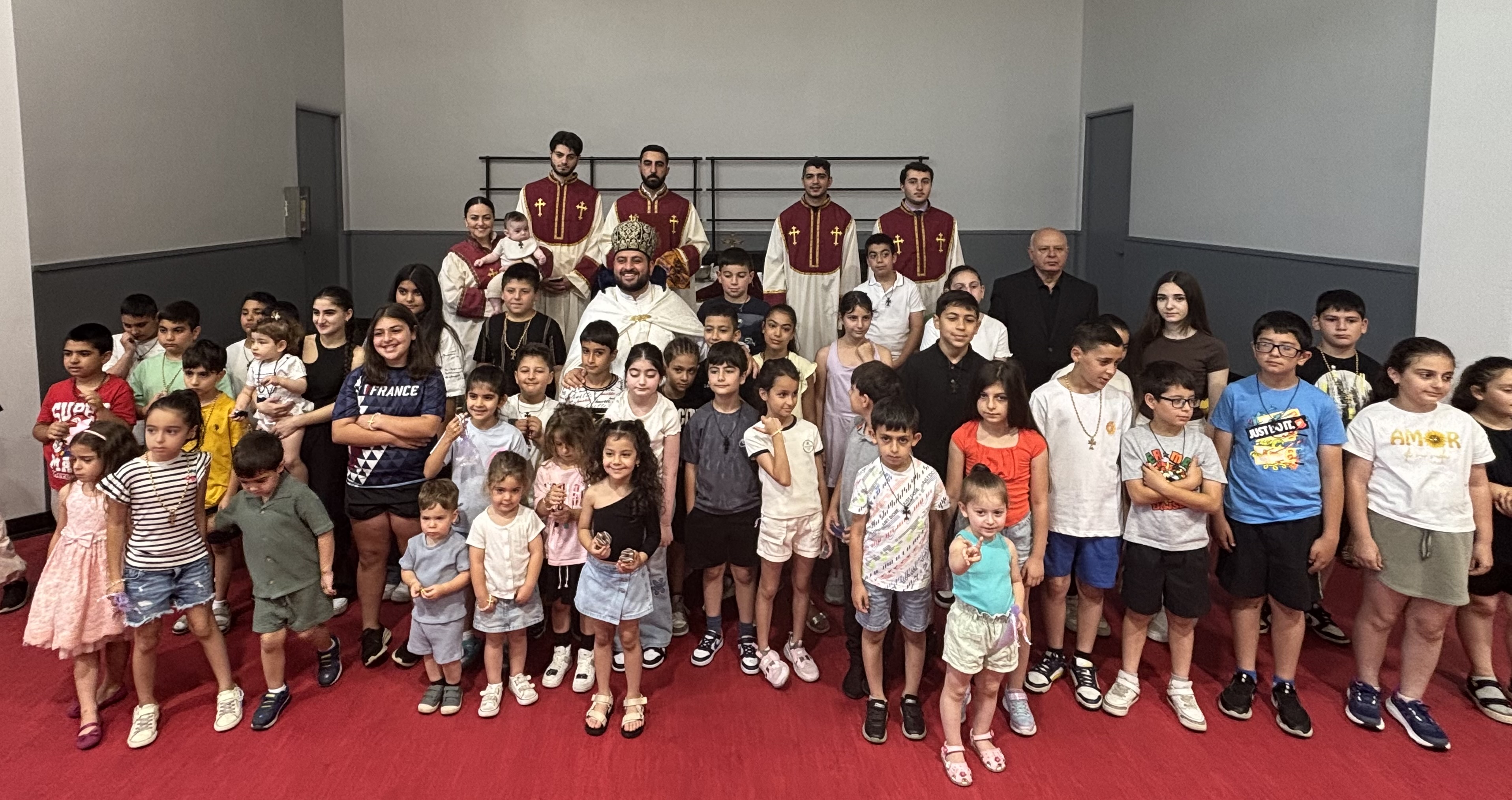 ՆՈՐԴ ՀՈԼԻՎՈՒԴԻ ՀԱՄԱՅՆՔԻ ԵՒ ՀՈԳԵՒՈՐ ՀՈՎԻՒ ՏԷՐ ՆԺԴԵՀ ՔԱՀԱՆԱՅ ՔԵՇԻՇԵԱՆԻ ԳՈՐԾՈՒՆԷՈՒԹԵԱՆ ԵՐԿՈՒ ՏԱՐԻՆ