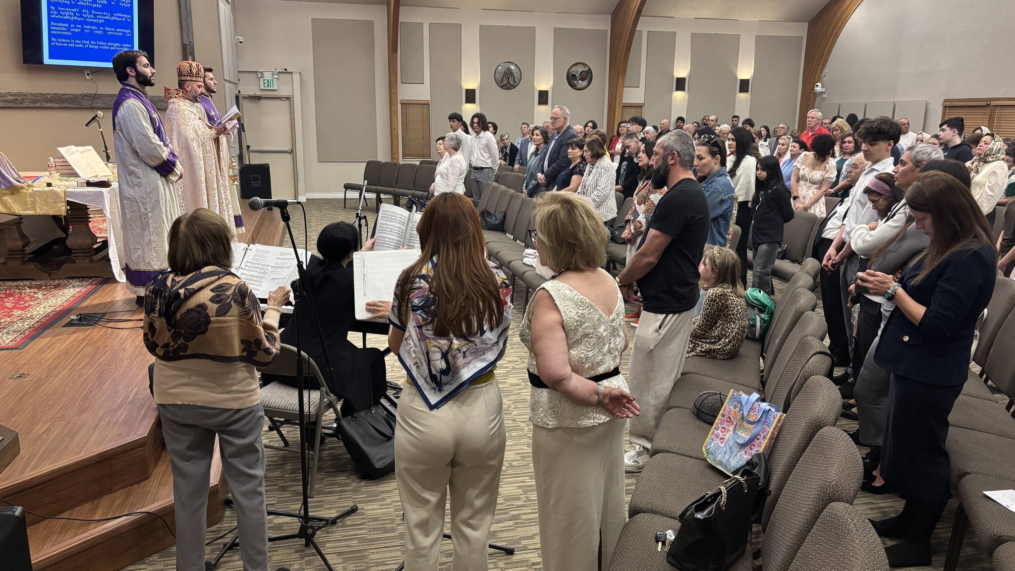 Տենվէր համայնքի նոր ձեռքբերուած եկեղեցւոյ մէջ մատուցուեցաւ անդրանիկ Սուրբ եւ Անմահ Պատարագ